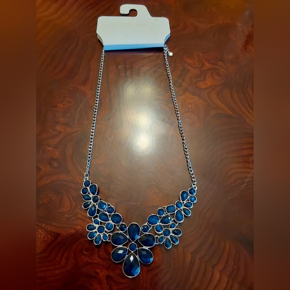 Elegant Blue Floral Necklace
